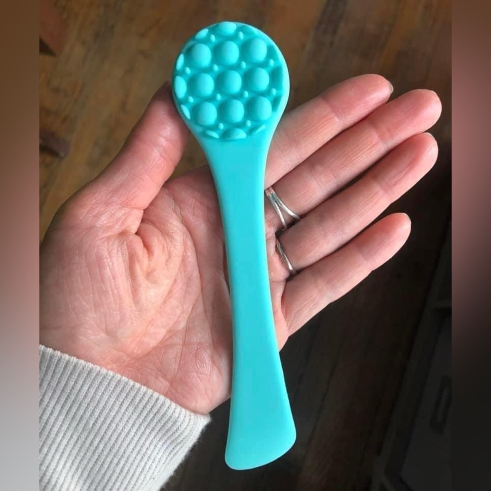 🛑🛑 Clearance Sale🛑🛑 Beautycounter 3-n-1 Facial Tool - Picture 2 of 3